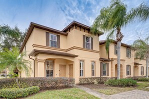 Exterior - 9 Mi to WDW: Resort-Style Townhome w/ Pool Access (Davenport)