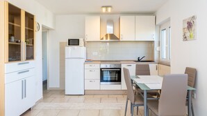 Fridge, microwave, oven, dishwasher - Casa Murenc by Interhome (Medulin)