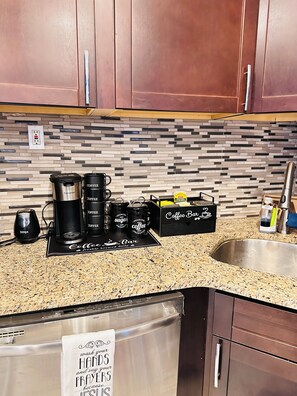 Private kitchen - Montrose Rest and Reset Suite (Newark)