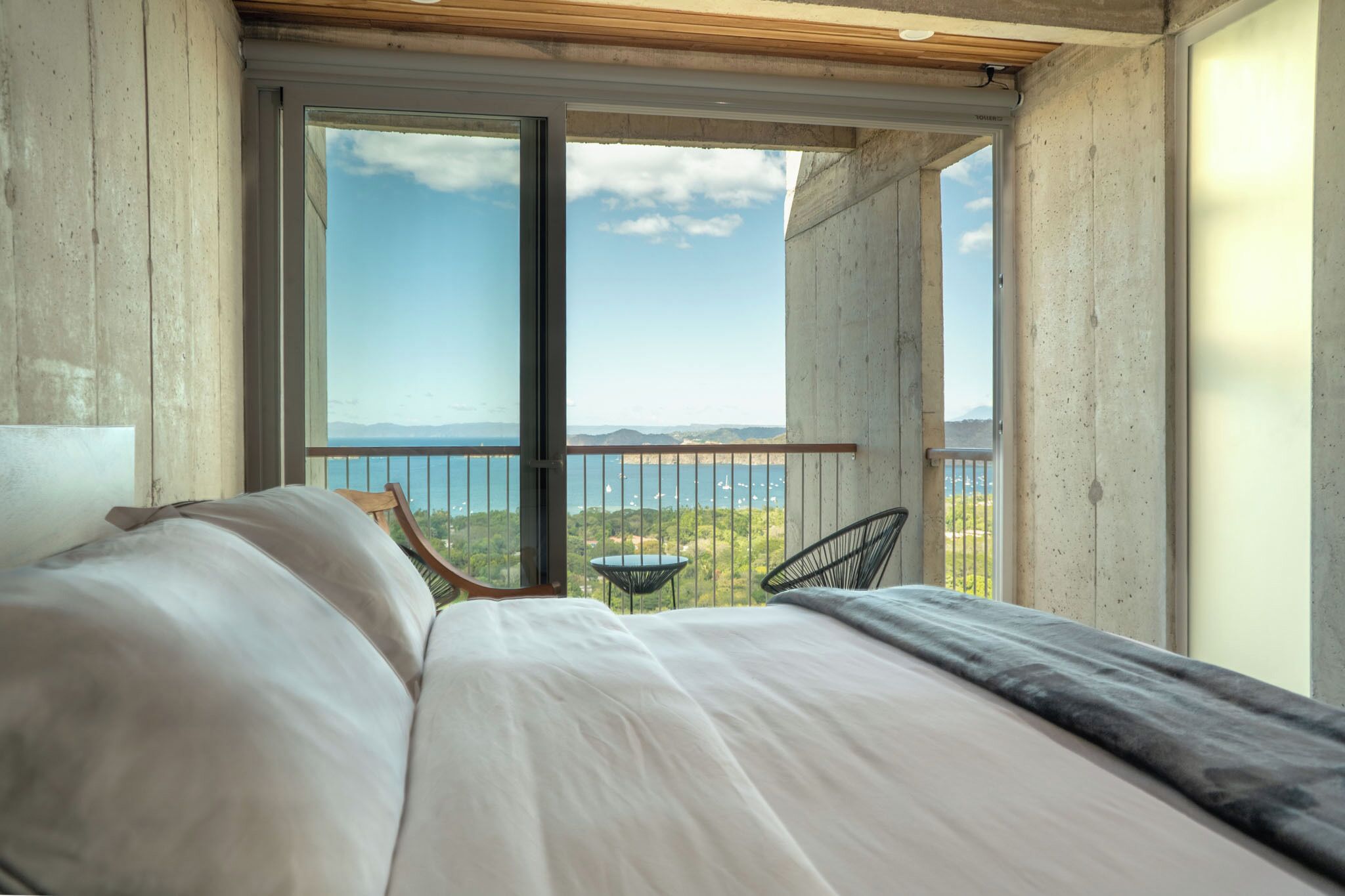 ستائر تعتيم وواي فاي مجانًا