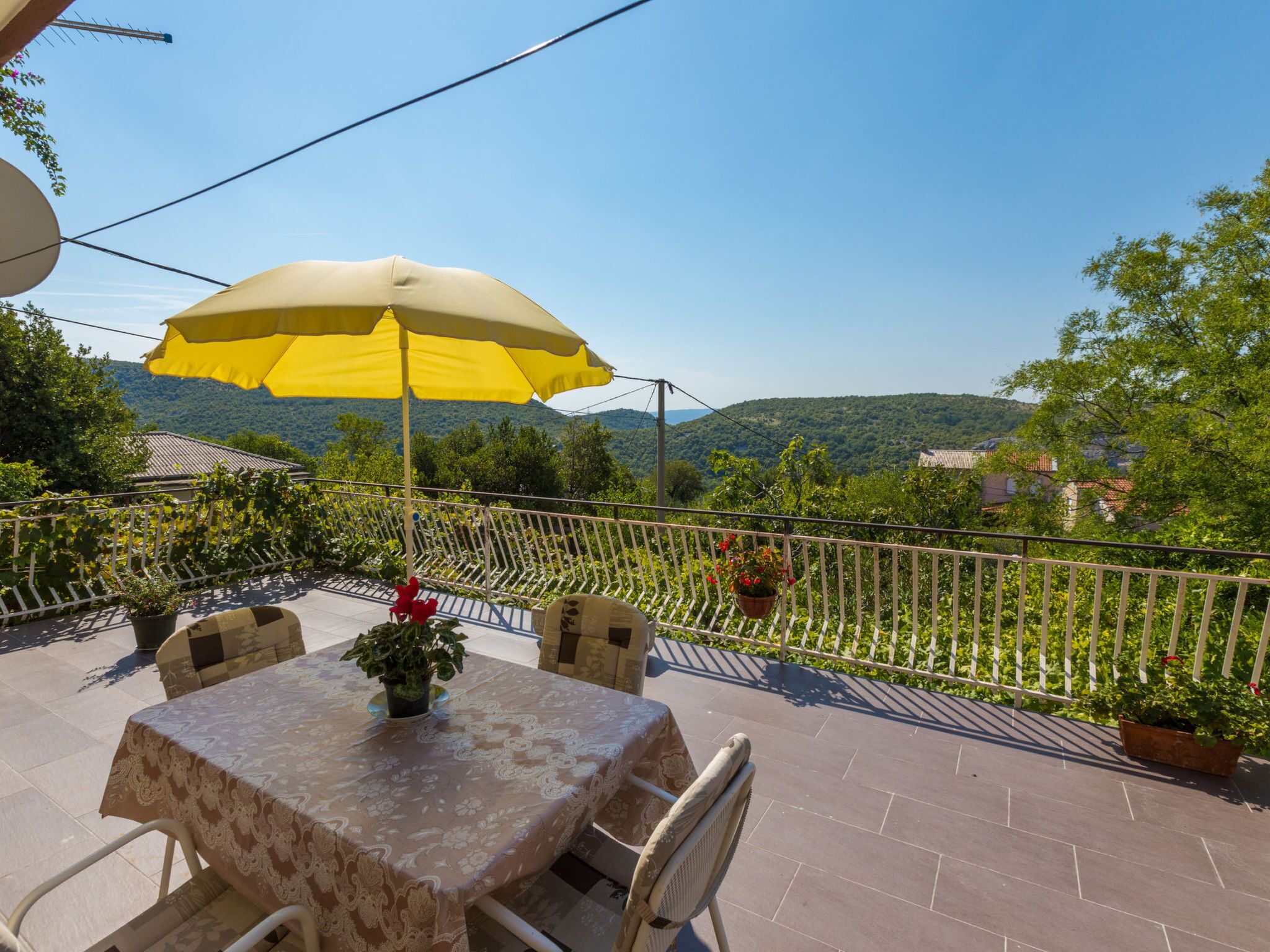 屋外ダイニングエリア