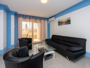 A modern living room with a black sofa, two black chairs, a glass coffee table, and a painting on the wall. - ABERT SUSI / HR-05640-01 by Interhome (Novi Vinodolski)