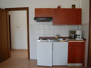 Kühlschrank, Kochgeschirr/Geschirr/Besteck