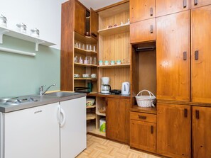 Fridge, microwave, cookware/dishes/utensils - Apartment Jakovac by Interhome (Krk/Njivice)