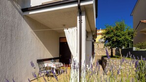 Outdoor dining - Apartment Belavic - 2 by Interhome (Krk/Njivice)
