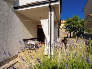 Outdoor dining - Apartment Belavic - 2 by Interhome (Krk/Njivice)