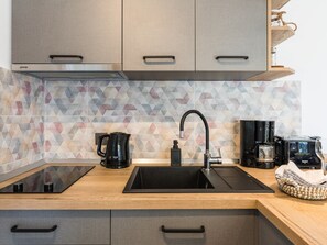 Fridge, microwave, oven, cookware/dishes/utensils - POPE / HR-07182-01 by Interhome (Selce)