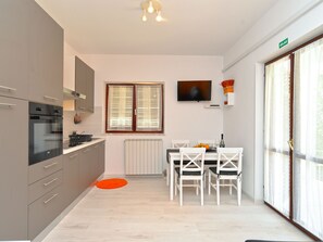 Fridge, oven, cookware/dishes/utensils - Apartment 242 by Interhome (Fažana)