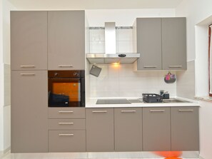 Fridge, oven, cookware/dishes/utensils - Apartment 242 by Interhome (Fažana)