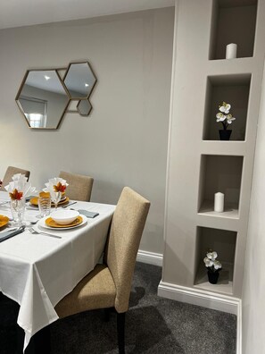 Dining - 2 Modern Homes | Free Parking | Thetford (Thetford)