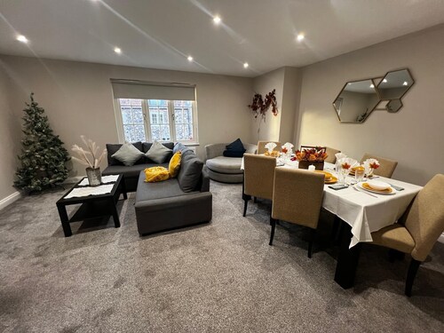 2 Modern Homes | Free Parking | Thetford