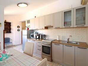 Fridge, microwave, oven, dishwasher - Apartment 250 by Interhome (Fažana)