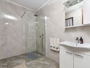 Bathroom - Apartment 2362 by Interhome (Rovinj)