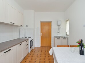 Fridge, oven, cookware/dishes/utensils - Apartment 407 by Interhome (Fažana)