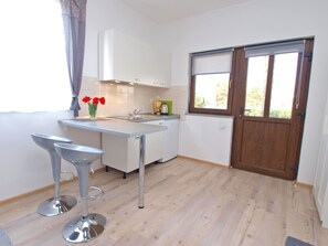 Fridge, cookware/dishes/utensils - Apartment 589 by Interhome (Fažana)