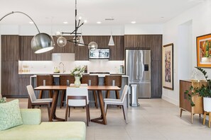 Interior - New Luxury Condo with Dual Primary Bedrooms + 1/2 bath. Resort style heated pool (Palm Springs)