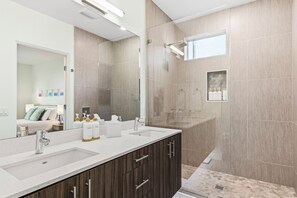 Shower, hair dryer, towels, soap - New Luxury Condo with Dual Primary Bedrooms + 1/2 bath. Resort style heated pool (Palm Springs)