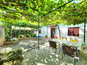 Outdoor dining - House 385 by Interhome (Pula)