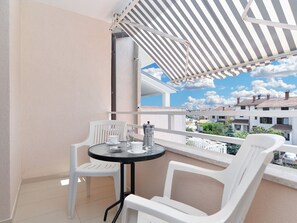 Outdoor dining - Apartment 43 by Interhome (Bokordici)