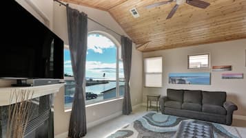 Smart TV, fireplace