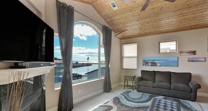 NEW 3BR One block to Beach!