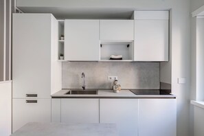 Private kitchen - A Romantic Roman Getaway: Elegant Apartment Steps from the Vatican (Roma)