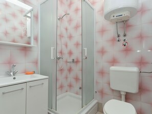 Bathroom - Apartment 442 by Interhome (Fažana)