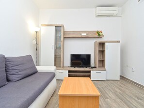 TV - Apartment 351 by Interhome (Fažana)
