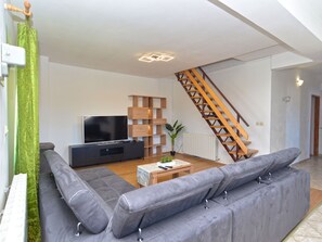TV - Apartment 351 by Interhome (Fažana)