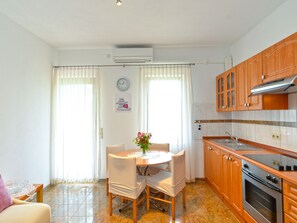 Fridge, microwave, oven, cookware/dishes/utensils - Apartment 336 by Interhome (Poreč)