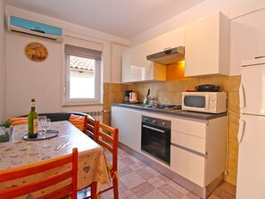 Fridge, microwave, oven, dishwasher - Apartment 768 by Interhome (Fažana)