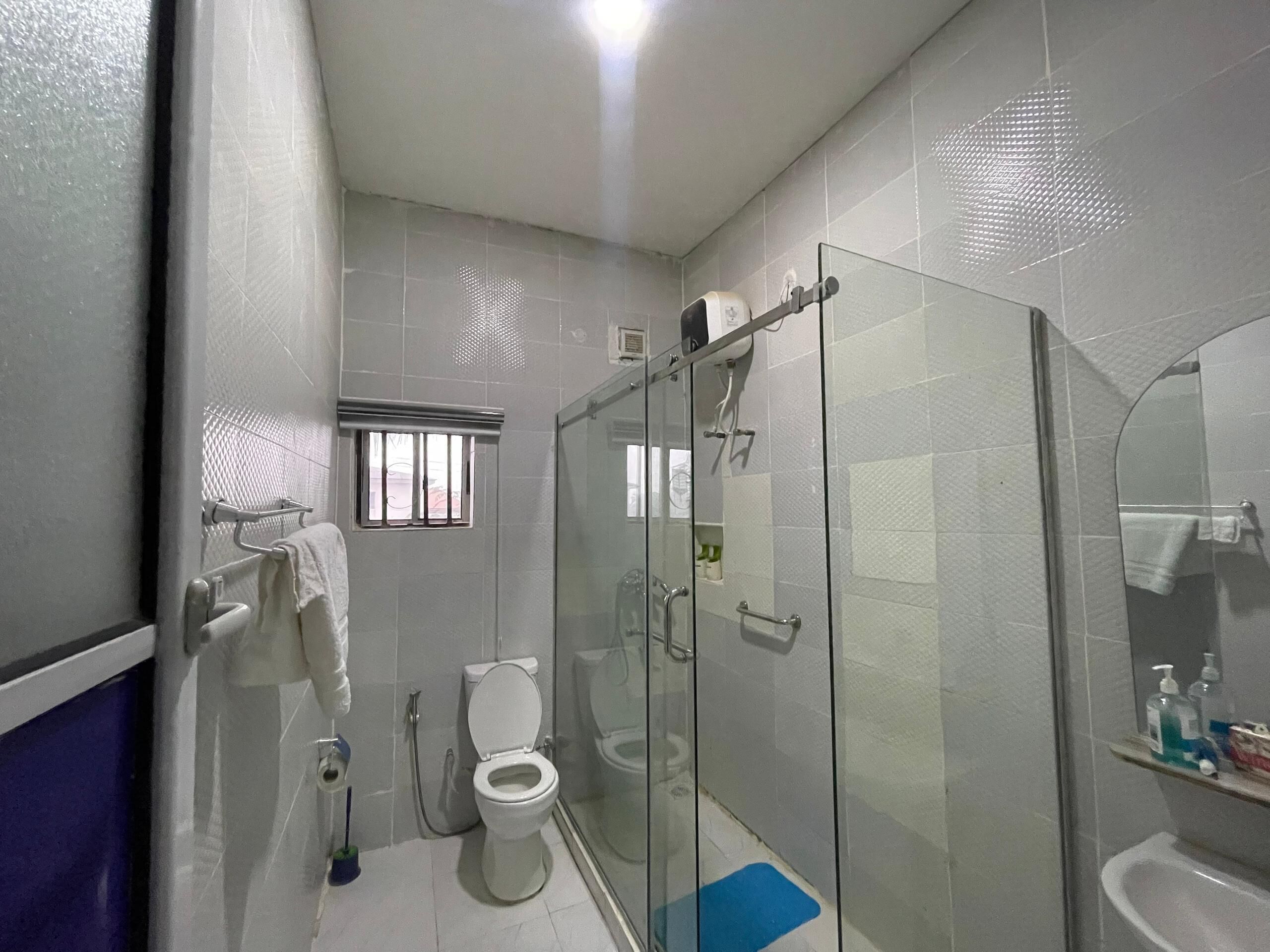 Shower, bidet, towels, soap