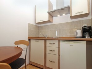 Fridge, cookware/dishes/utensils - Apartment 777 by Interhome (Fažana)