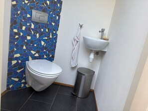 Shower, towels, toilet paper - Village house 200 meters from the sea (Wijk aan Zee)