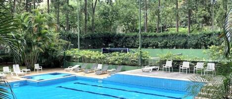 Outdoor pool, a heated pool