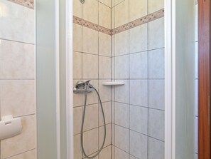 Bathroom - Apartment 794 by Interhome (Bokordici)
