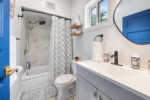 Shower, hair dryer, towels - Little Italy 4BR Home | Garage, Yard & Parking (Windsor)