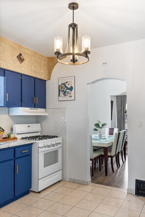 Microwave, oven, stovetop, dishwasher - Little Italy 4BR Home | Garage, Yard & Parking (Windsor)