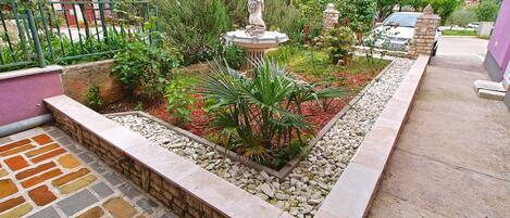 المنطقة المحيطة بالمنشأة