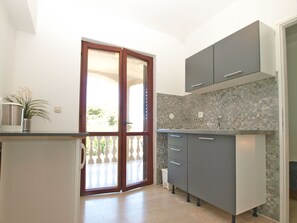 Fridge, cookware/dishes/utensils - Apartment 718 by Interhome (Fažana)