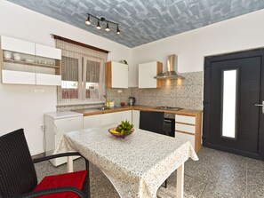 Fridge, oven, cookware/dishes/utensils - Apartment 759 by Interhome (Fažana)