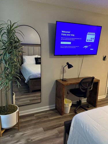 Queen Bed • Hillside Apartment • Unit A