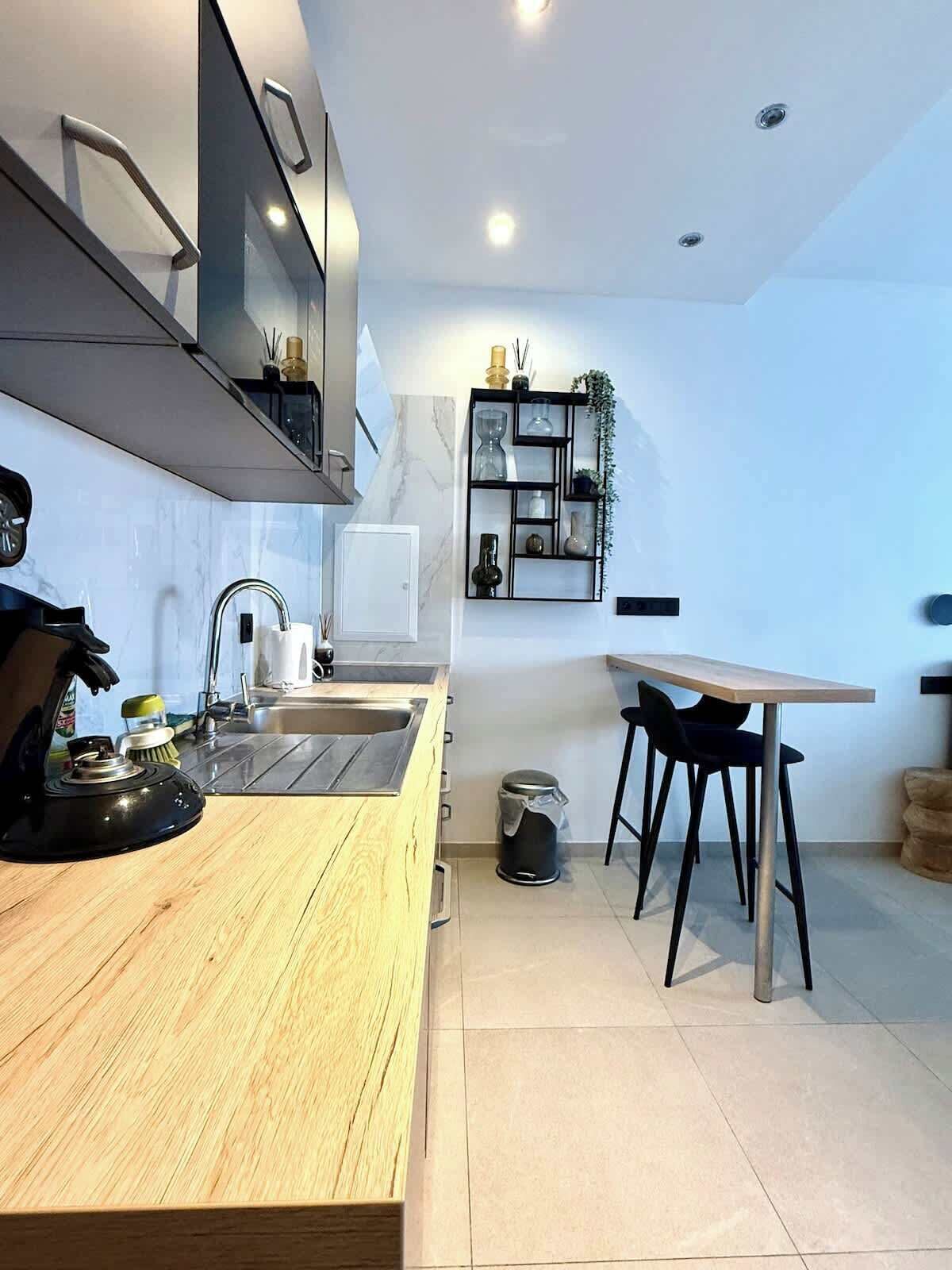 Micro-ondes, plaque de cuisson, cafetière/bouilloire