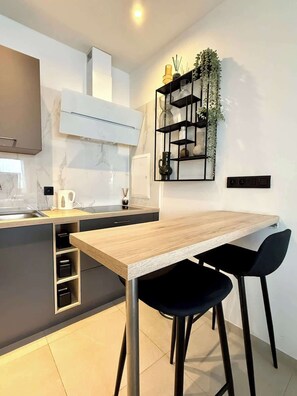 Dining - Charming studio in the heart of Liege - total comfort (Liège)