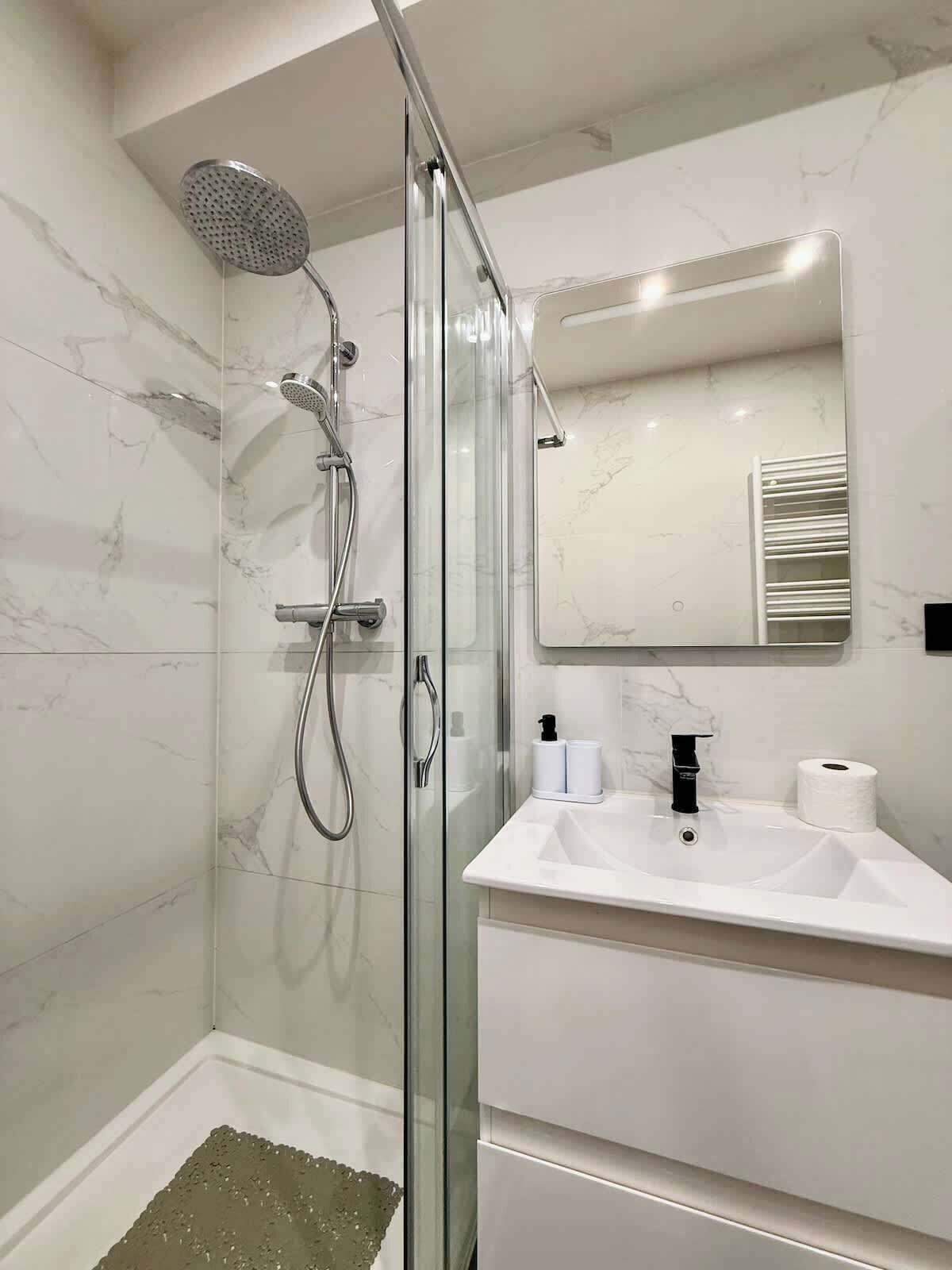 Een douche, een haardroger