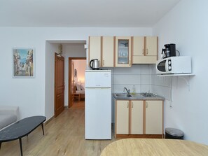 Refrigerador y utensilios de cocina 