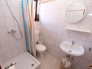 Bathroom - Apartment 799 by Interhome (Fažana)
