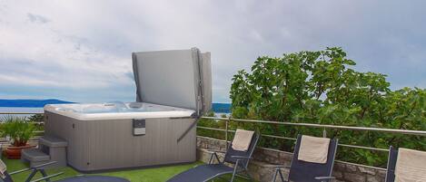 Baignoire à remous extérieure