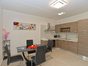 Fridge, microwave, oven, cookware/dishes/utensils - Apartment 925 by Interhome (Fažana)
