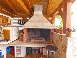 Kühlschrank, Mikrowelle, Kochgeschirr/Geschirr/Besteck